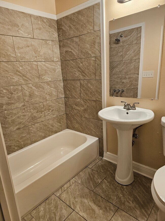 Building Photo - 2616 N Galvez St