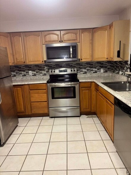 Building Photo - 803 9th Ave NW