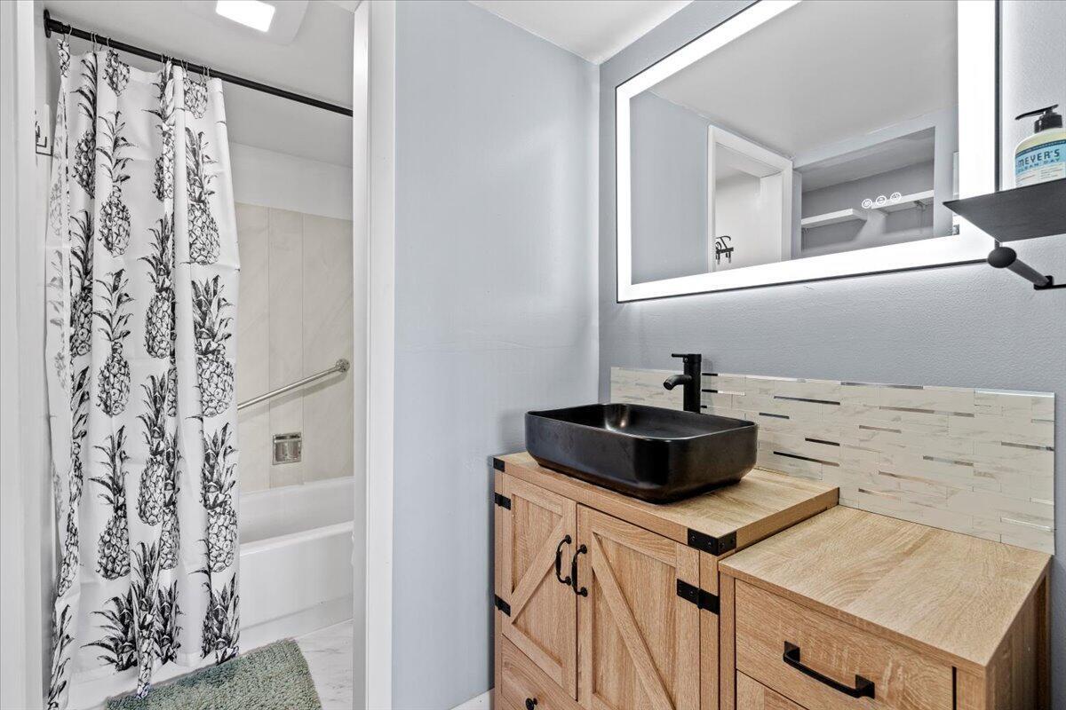 Building Photo - 300 Waterway Dr S