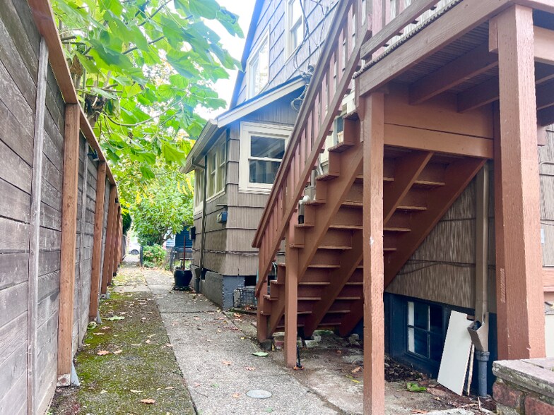 Primary Photo - 317-319 NE 66th Ave