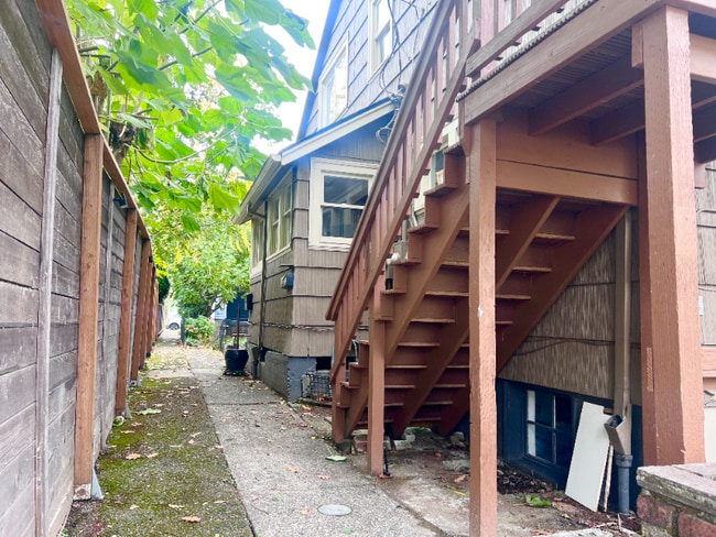 Building Photo - 317-319 NE 66th Ave