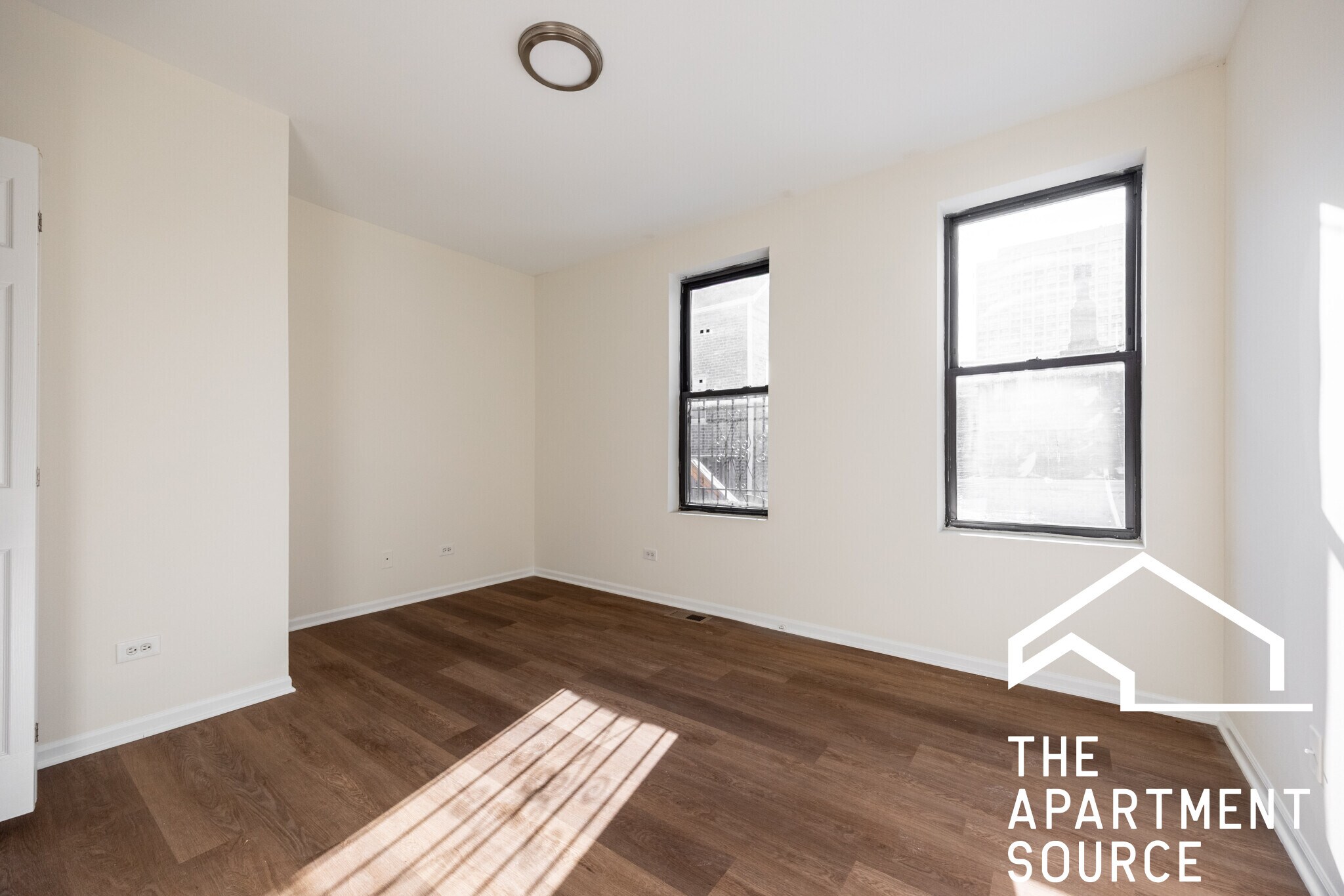 Building Photo - 1260 N Greenview Ave