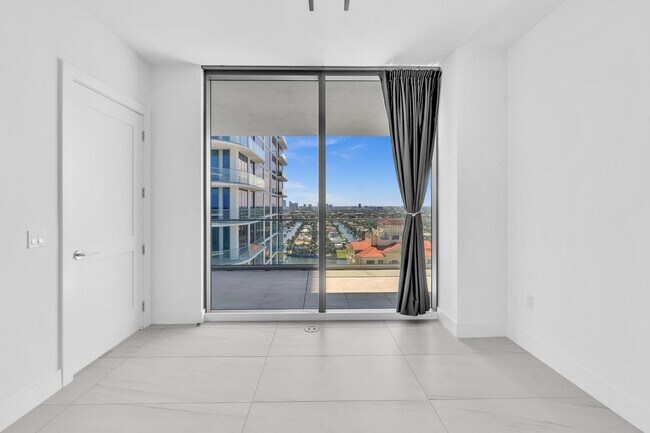 Building Photo - Stunning High-Rise Condo with Ocean Views | Prime Beach Location