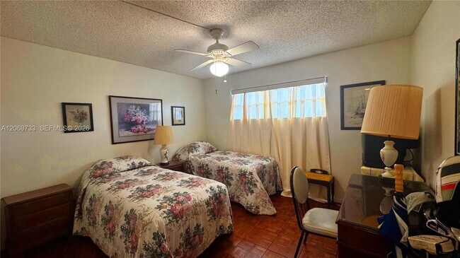 Building Photo - 9423 S Hollybrook Lake Dr
