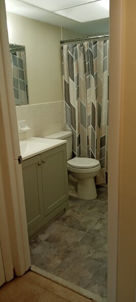 Building Photo - 411 S Nimbus Ave