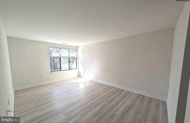 Building Photo - 18001 Chalet Dr