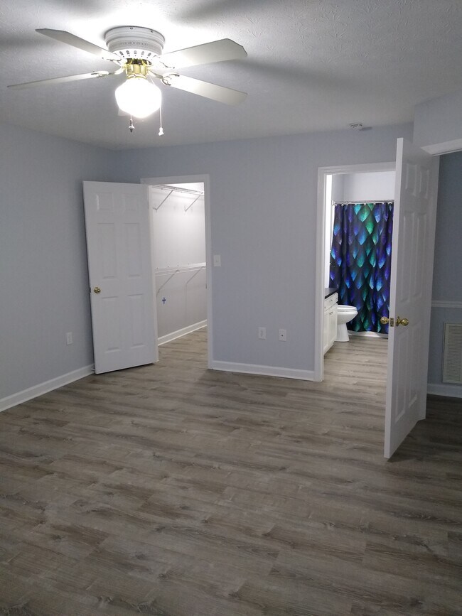 Building Photo - 103 Pinewood Dr