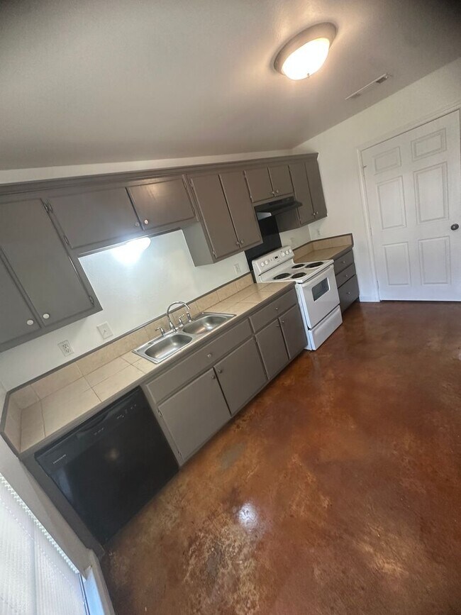 Building Photo - 42663 Edgewater Ln