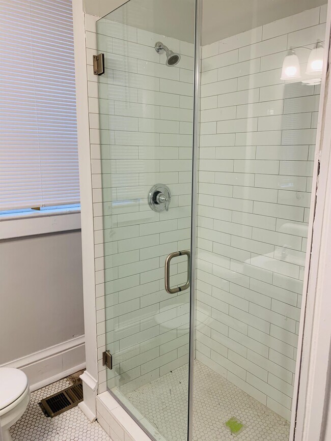 Building Photo - 23 E 40th St