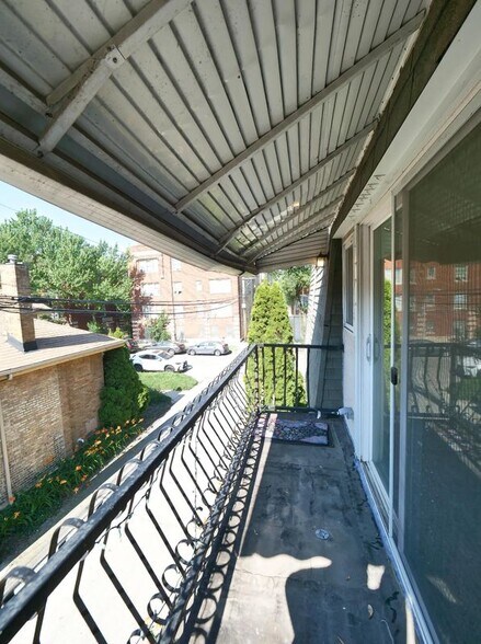 Building Photo - 6821 N Wolcott Ave