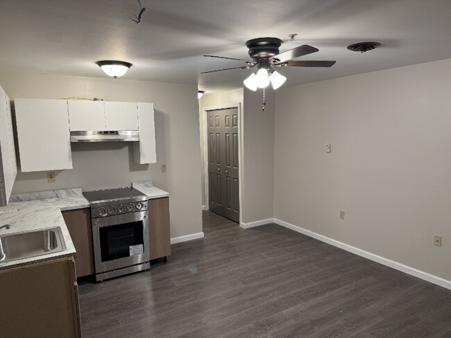 Building Photo - 355 S Main St