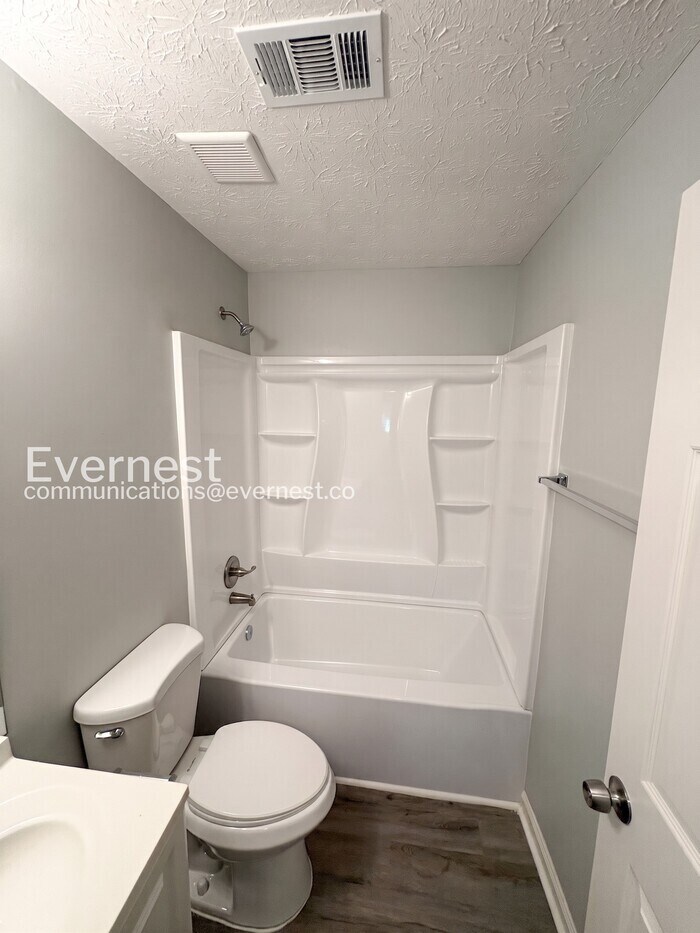 Building Photo - 1408 Creek View Dr