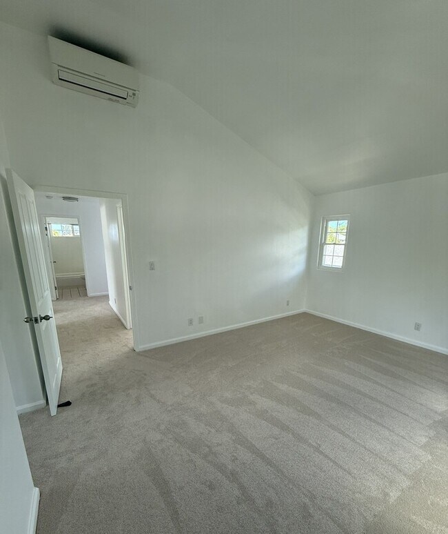 Building Photo - Beautifully Renovated 5-Bedroom Home | Spa...