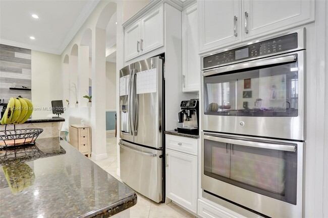 Building Photo - 8840 S Miralago Way