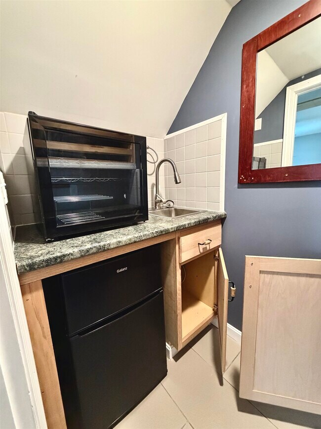 Building Photo - 62 Webster St