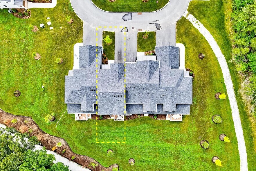 Building Photo - 23 Lily Pond Ln