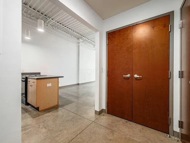 Building Photo - 769 N High St