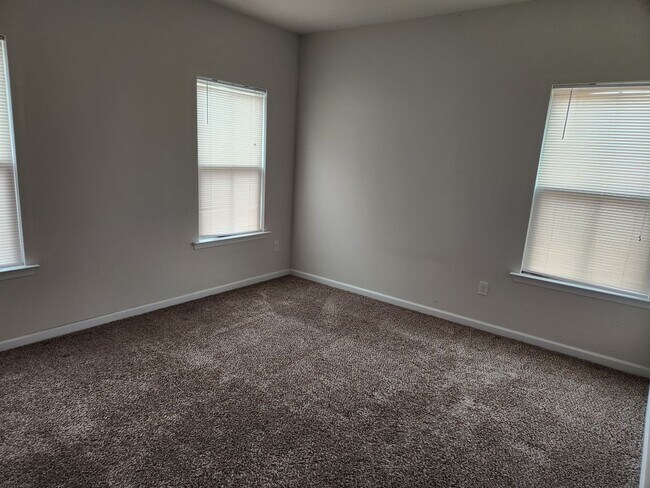 Building Photo - Modern 3 bed Townhouse-Foxcreek Subdivision -Moseley/Chesterfield