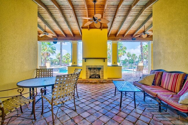 Building Photo - 525 3rd St N