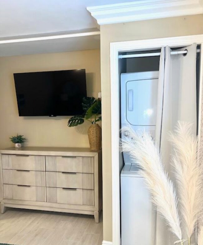 Building Photo - Fully Furnished Coastal Condo