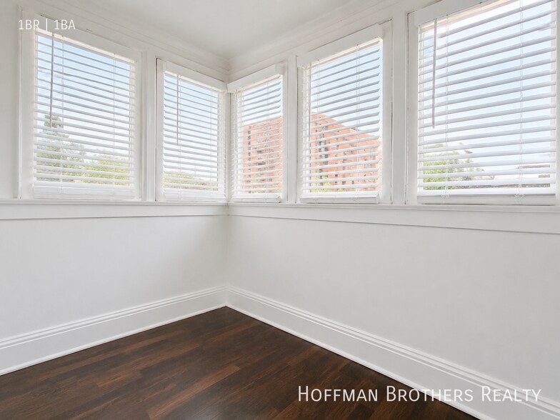 Building Photo - 1834 N Wilton Pl