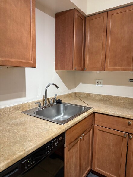 Building Photo - 7028 Palamar Turn