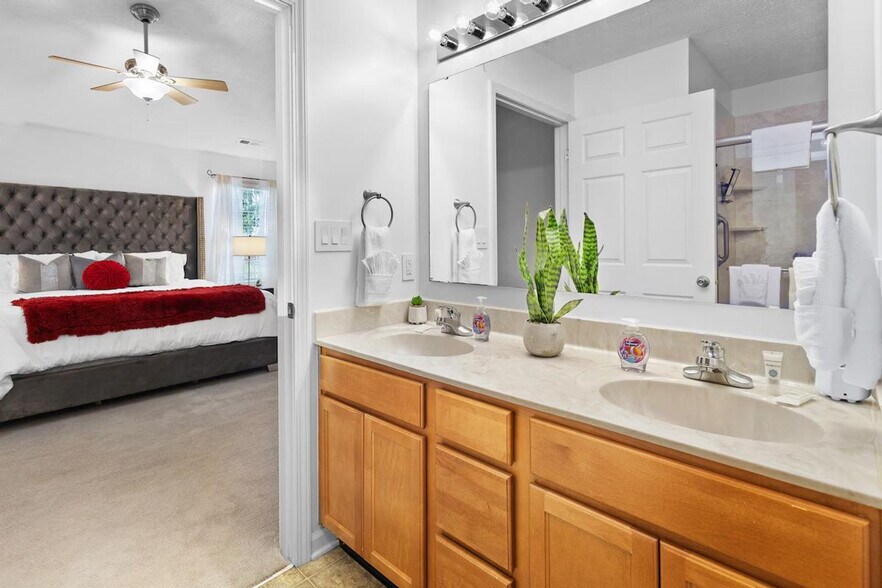 Building Photo - 13847 Catalina Dr