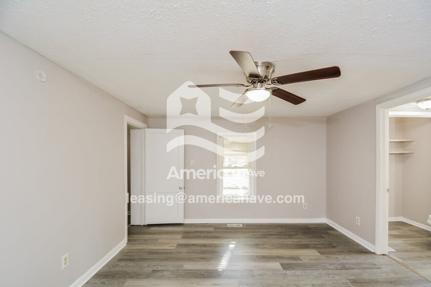 Building Photo - 1915 Armstrong St