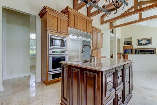 Building Photo - 18605 Avenue Monaco