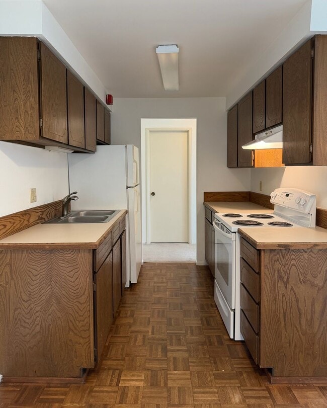 Building Photo - 1 Bed / 1 Bath Houghton condo in Kirkland $1,895/month