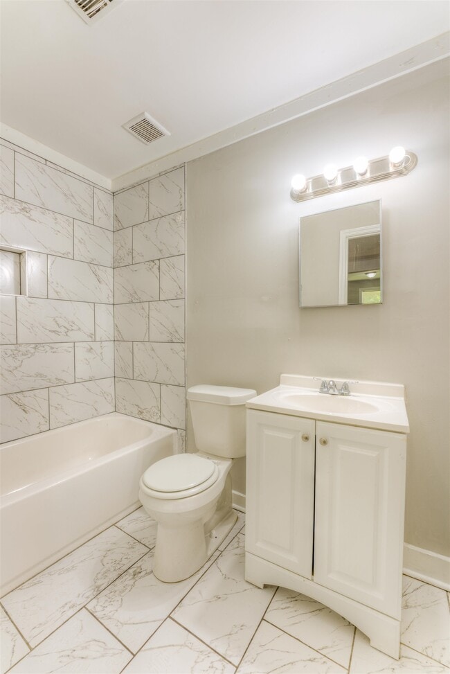 Building Photo - 1778 Edward Ave