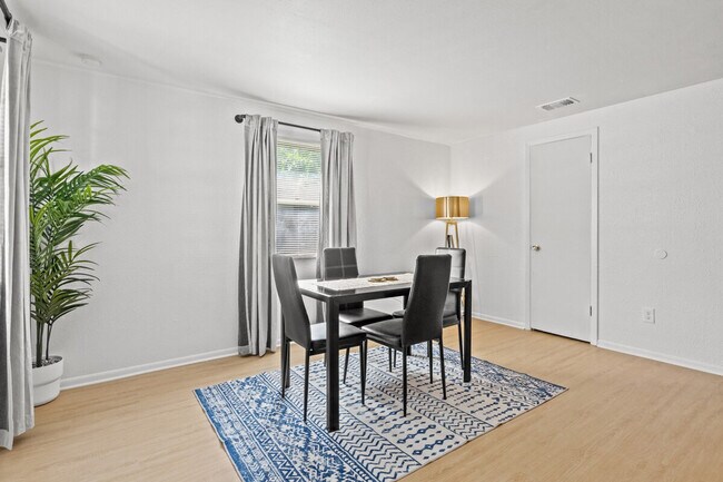 Building Photo - 3721 E Clifton St