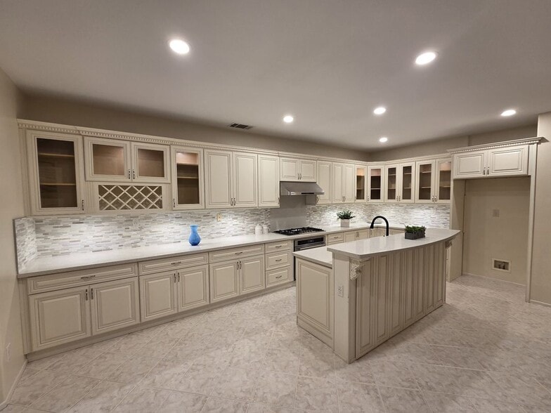 Building Photo - 61 Dovecreek