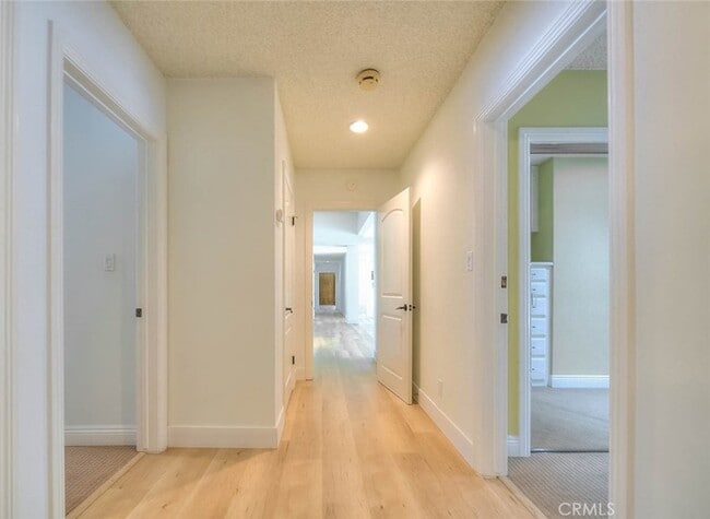 Building Photo - 16612 Park Ln Cir