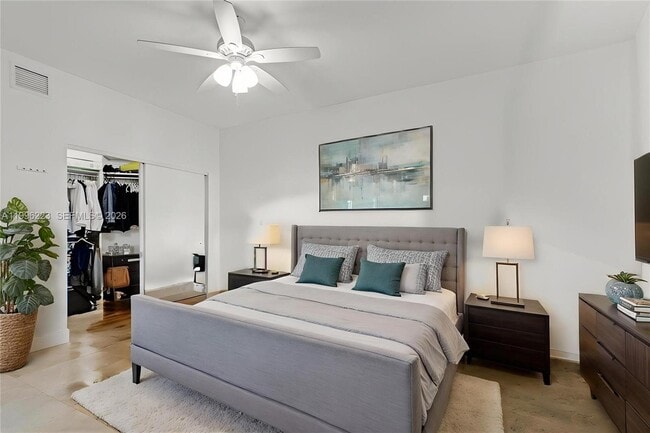 Building Photo - 3330 NE 190th St