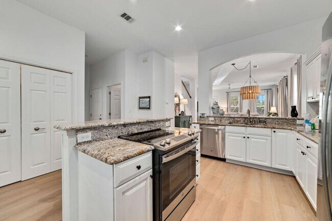 Building Photo - 9343 Marigot Promenade