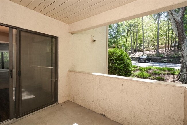Building Photo - 607 Lismore SE