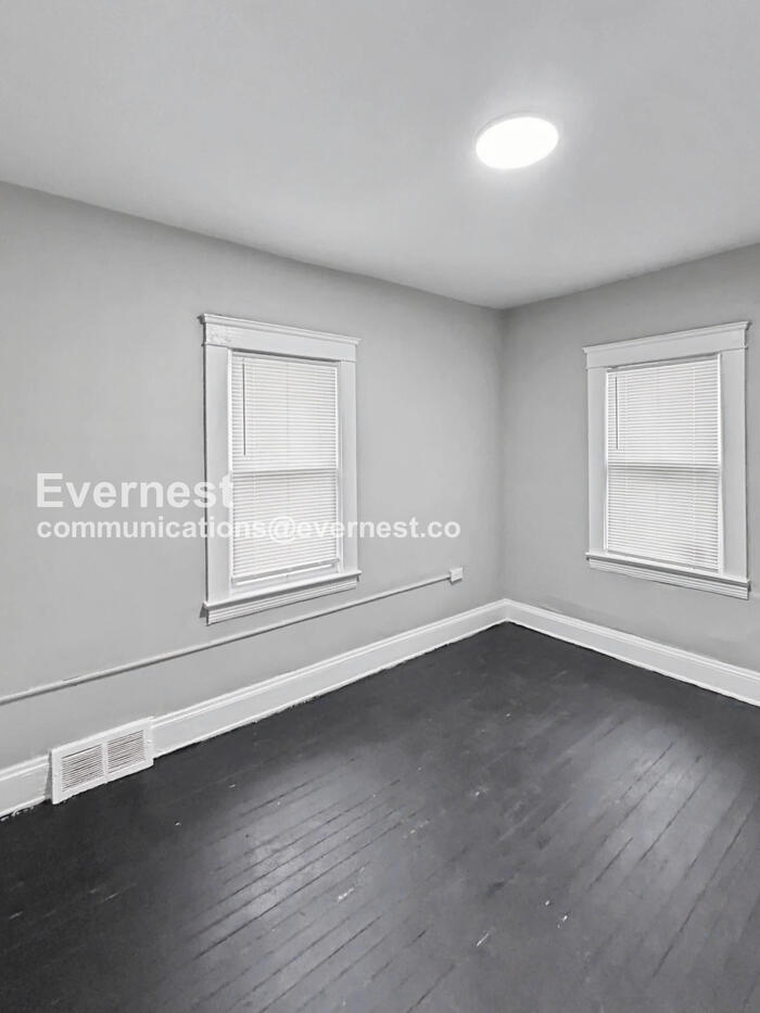 Building Photo - 2932 E 118th St