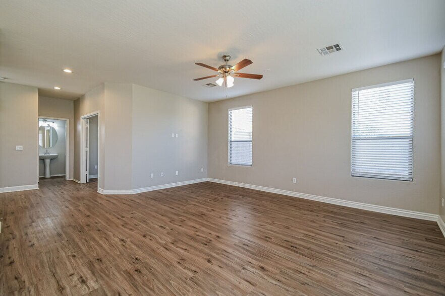 Building Photo - 3719 S Colt Dr