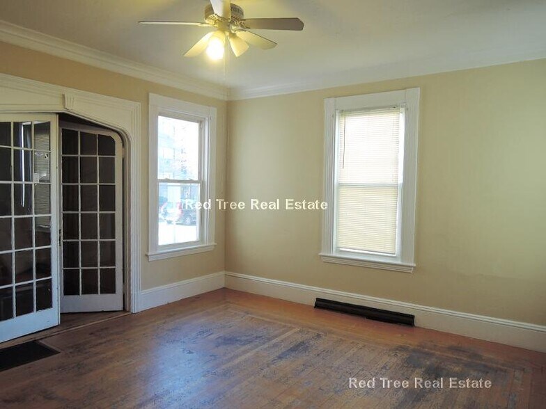 Building Photo - 44 Linden St