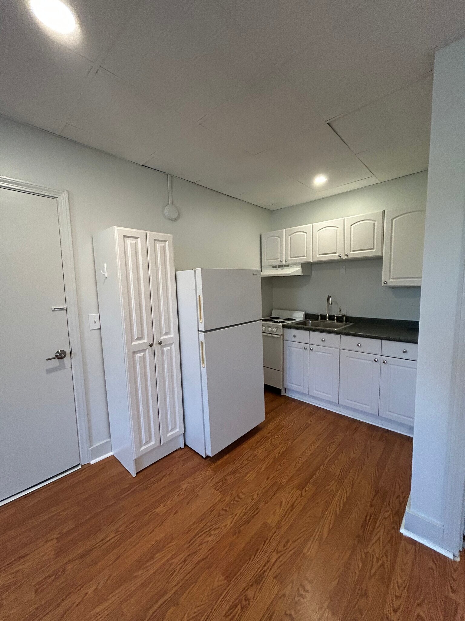 Building Photo - 325 Water St