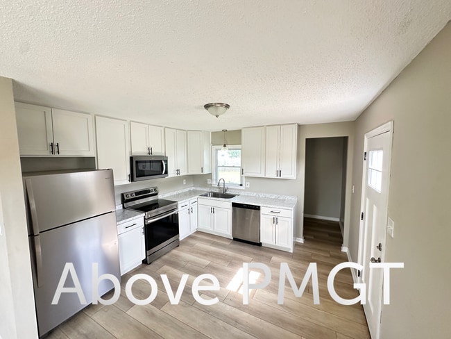 Building Photo - Completely remodeled and a Great location in Inman.