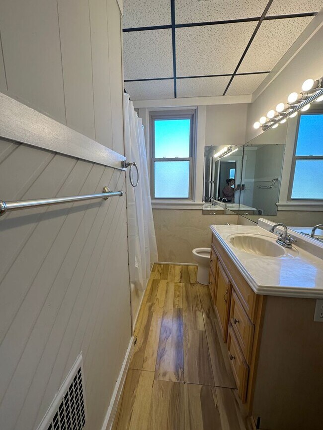 Building Photo - CHEVIOT - Charming 3 bed 1.5 bath brick cape cod