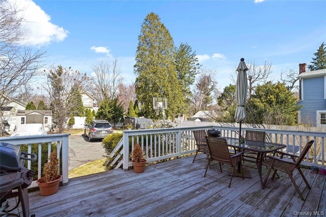 Building Photo - 102 Clinton St