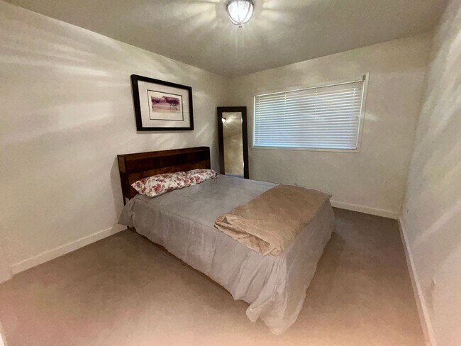 Building Photo - Beautiful Fully Furnished 4Bed/2Bath Home for Rent