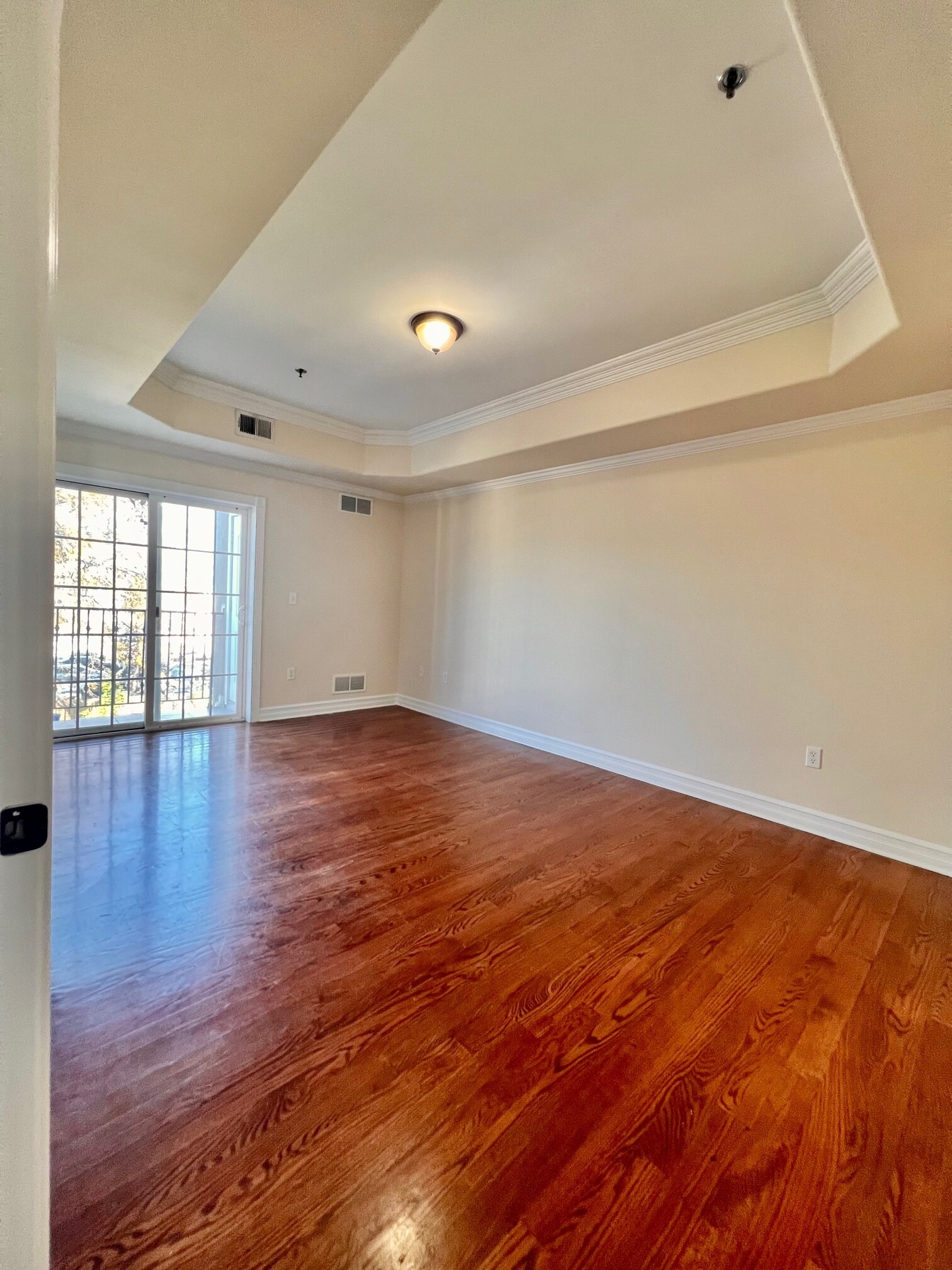 Building Photo - 524-532 Maple Ave