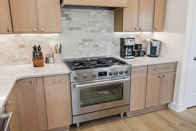 Building Photo - 304 Palm Beach Dr