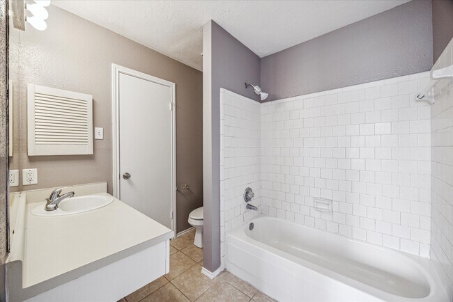 Building Photo - 9438 Rippling Fields Dr