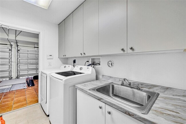 Building Photo - 19480 SW 39th Ct