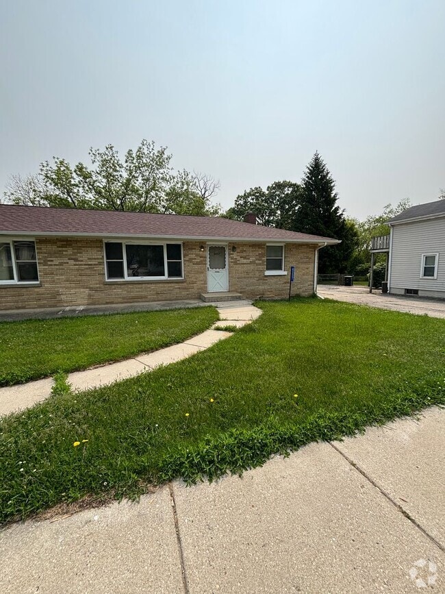 Building Photo - MB 8205-8207 Antioch Rd